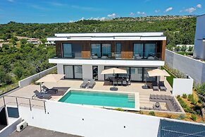 Luxury Villa del Sol