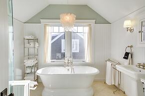 Oceanfront Moclips Escape w/ Deck & Beach Access!