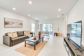 Bright & Modern Davenport Townhome w/ Pool Access!