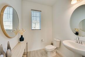 Stylish Four Corners Townhome w/ Resort Amenities