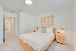 Stylish Four Corners Townhome w/ Resort Amenities