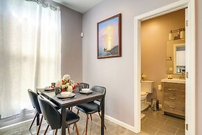 8 Mi to Louisville: New Albany Home w/ Grill!