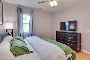 8 Mi to Louisville: New Albany Home w/ Grill!