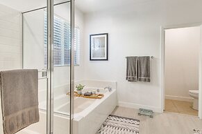 Indio Oasis w/ Heated Saltwater Pool + Hot Tub!