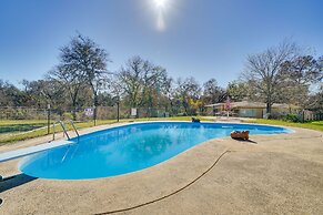 Quiet Bandera Country Home w/ Medina River Access!