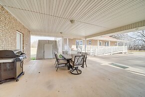 Family Home in Vinita w/ Fire Pit & Game Room!