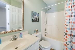 Well-equipped Emerald Isle Townhome: Pets Welcome!