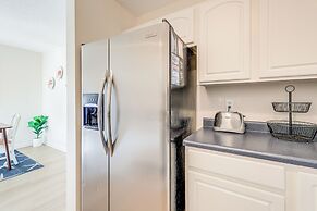 Well-equipped Emerald Isle Townhome: Pets Welcome!