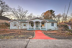 Sleek Fayetteville Home < 1 Mi to City Center