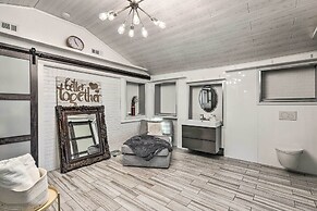 Sleek Fayetteville Home < 1 Mi to City Center