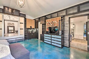 Sleek Fayetteville Home < 1 Mi to City Center