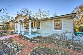 Sleek Fayetteville Home < 1 Mi to City Center