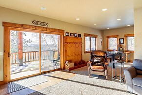 Lead Cabin Rental w/ Private Hot Tub & Game Room!