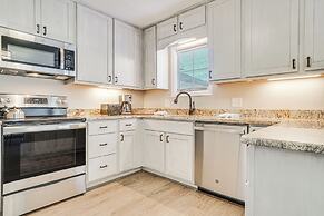 Bright Helen Cottage: Walk to Town!