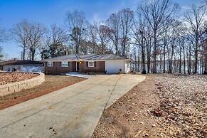 Lake Hartwell Retreat w/ Deck & Private Dock!