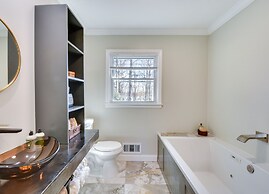 Lake Hartwell Retreat w/ Deck & Private Dock!