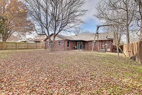 Rogers Vacation Home w/ Yard: 5 Mi to Bentonville
