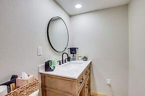 Versatile Castle Rock Lake Home With Fire Pit!