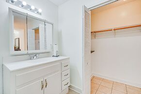 Secluded Mount Pleasant Home - 6 Mi to Beaches!