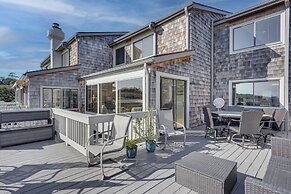 Bay-view Georgetown Getaway w/ Community Beach!