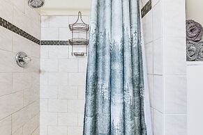 Charming Franklin Cabin With Deck: Stunning Views!