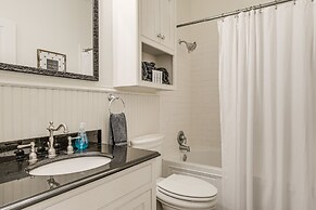 Brenham Rental w/ Deck & Yard < 1 Mi to Downtown!