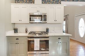 Brenham Rental w/ Deck & Yard < 1 Mi to Downtown!