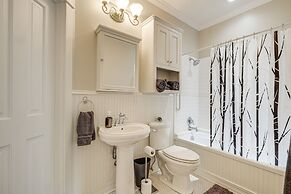 Brenham Rental w/ Deck & Yard < 1 Mi to Downtown!