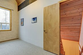 Snoqualmie Pass Cabin w/ Deck: Walk to Ski Lift