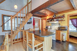 Snoqualmie Pass Cabin w/ Deck: Walk to Ski Lift
