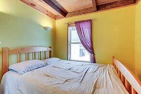 Snoqualmie Pass Cabin w/ Deck: Walk to Ski Lift