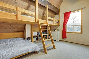 Snoqualmie Pass Cabin w/ Deck: Walk to Ski Lift