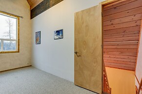 Snoqualmie Pass Cabin w/ Deck: Walk to Ski Lift