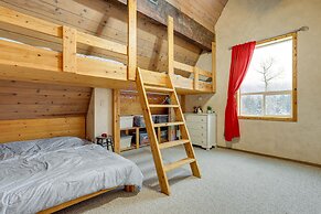 Snoqualmie Pass Cabin w/ Deck: Walk to Ski Lift