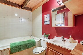 Snoqualmie Pass Cabin w/ Deck: Walk to Ski Lift