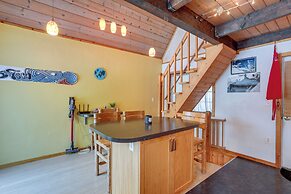 Snoqualmie Pass Cabin w/ Deck: Walk to Ski Lift