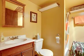 Snoqualmie Pass Cabin w/ Deck: Walk to Ski Lift