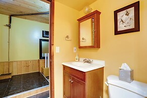 Snoqualmie Pass Cabin w/ Deck: Walk to Ski Lift