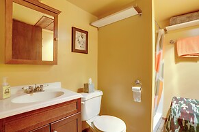 Snoqualmie Pass Cabin w/ Deck: Walk to Ski Lift