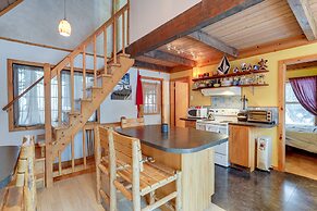 Snoqualmie Pass Cabin w/ Deck: Walk to Ski Lift