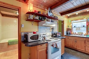 Snoqualmie Pass Cabin w/ Deck: Walk to Ski Lift