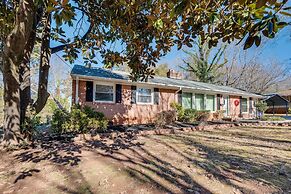 Spacious Lexington Abode w/ Pool Table & Fireplace
