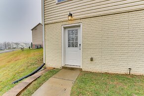 Cozy Inwood Apartment: History, Hiking & Wine!