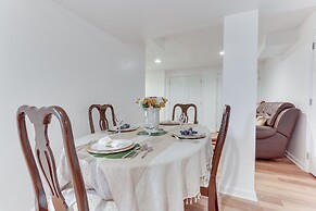 Cozy Inwood Apartment: History, Hiking & Wine!