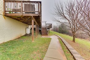 Cozy Inwood Apartment: History, Hiking & Wine!