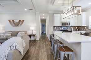 Peaceful Starke Retreat w/ Deck: 6 Mi to Downtown!