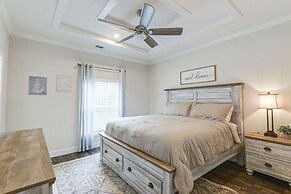 Peaceful Starke Retreat w/ Deck: 6 Mi to Downtown!