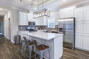 Peaceful Starke Retreat w/ Deck: 6 Mi to Downtown!