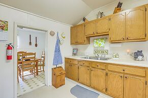 Clanton Cottage w/ Charcoal Grill & Porch!