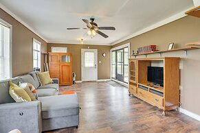 Clanton Cottage w/ Charcoal Grill & Porch!